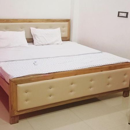 Maa Savitri Gest House Hotel Ayodhya ภายนอก รูปภาพ
