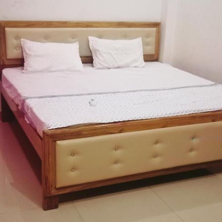 Maa Savitri Gest House Hotel Ayodhya ภายนอก รูปภาพ