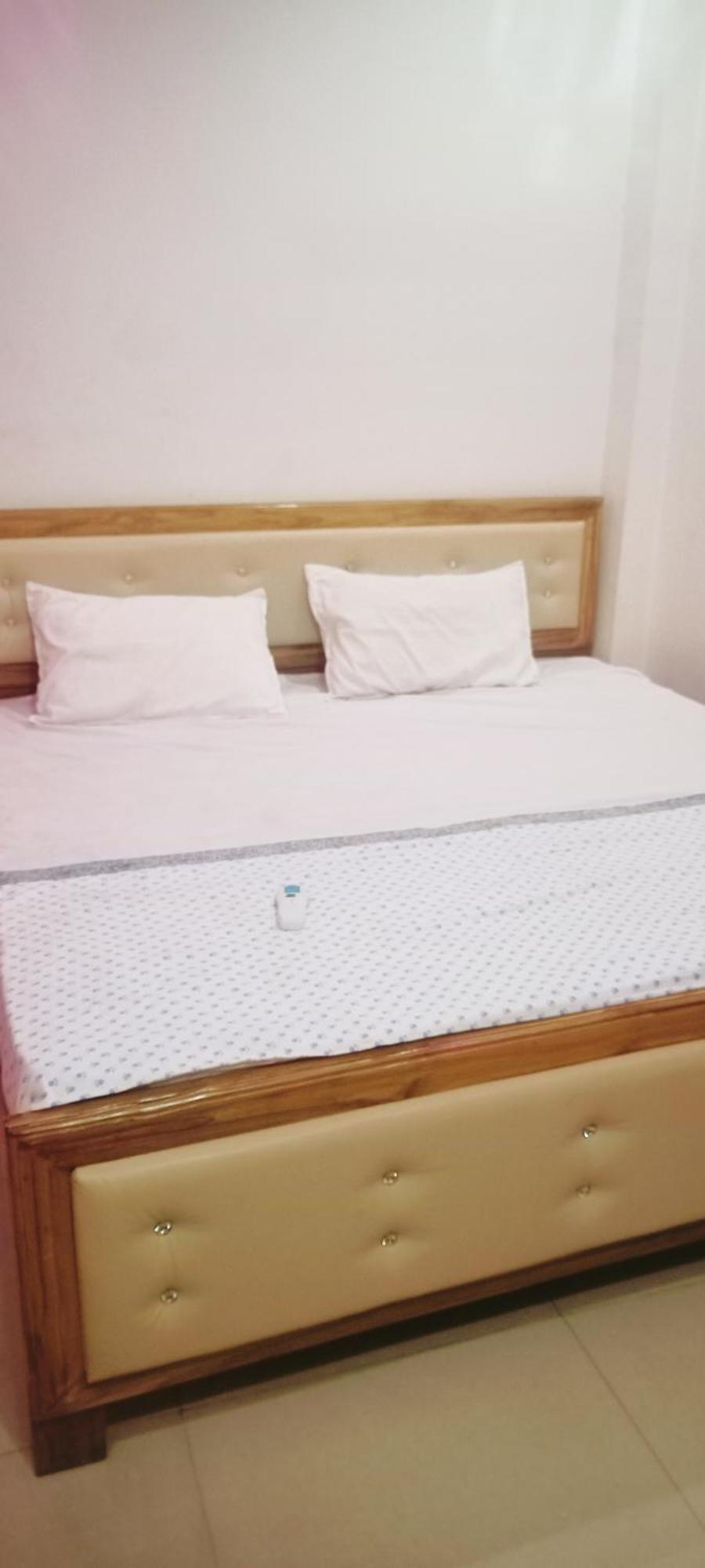 Maa Savitri Gest House Hotel Ayodhya ภายนอก รูปภาพ